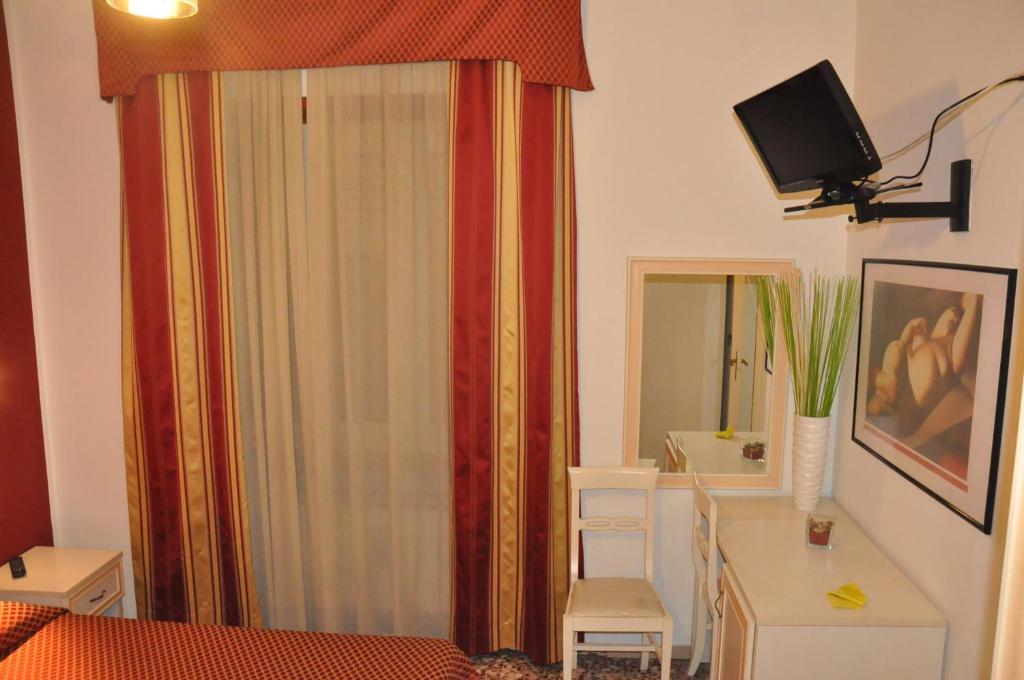 Single Room,192649945:JPEG