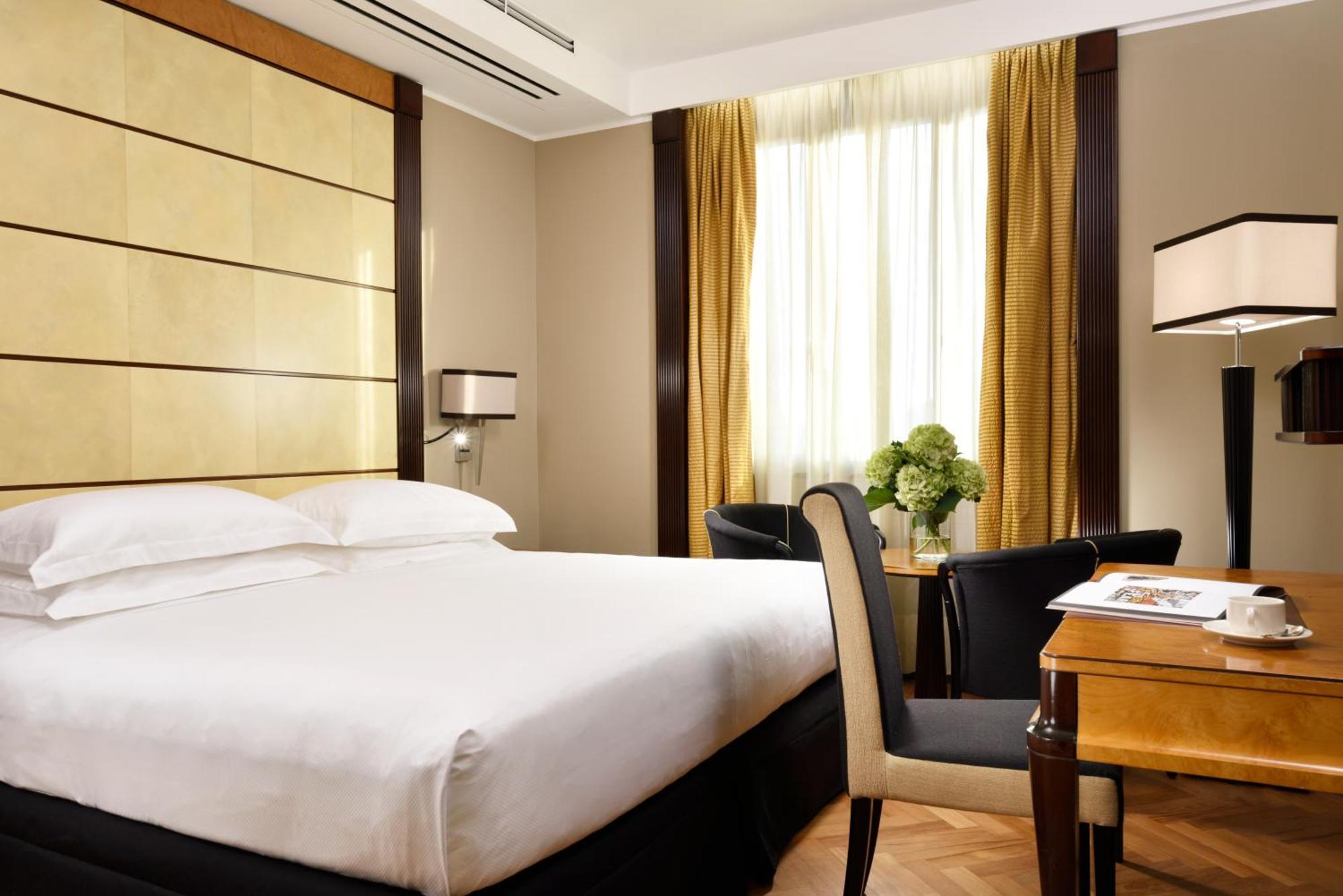 Suite with Sofa Bed,912908404:JPEG