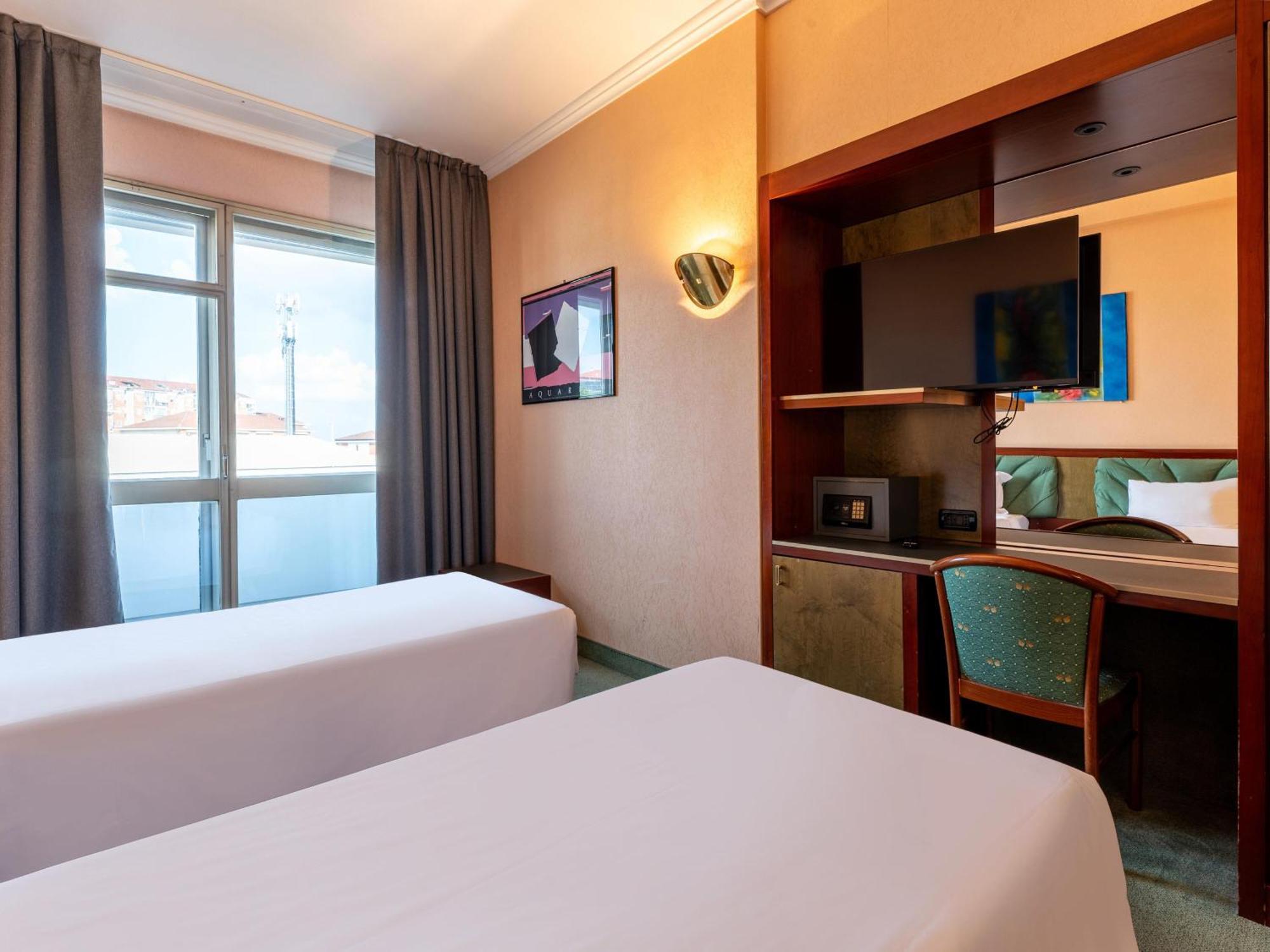 Twin Room,1742630937:JPEG