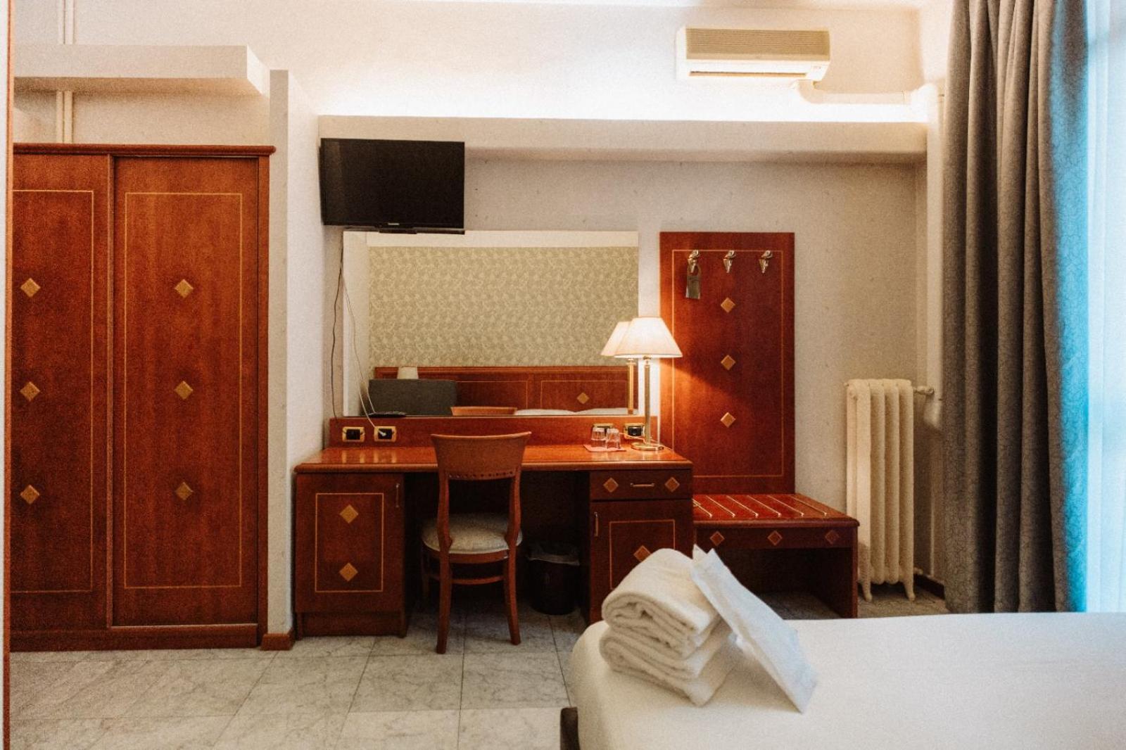 Large Double Room,1742701396:JPEG