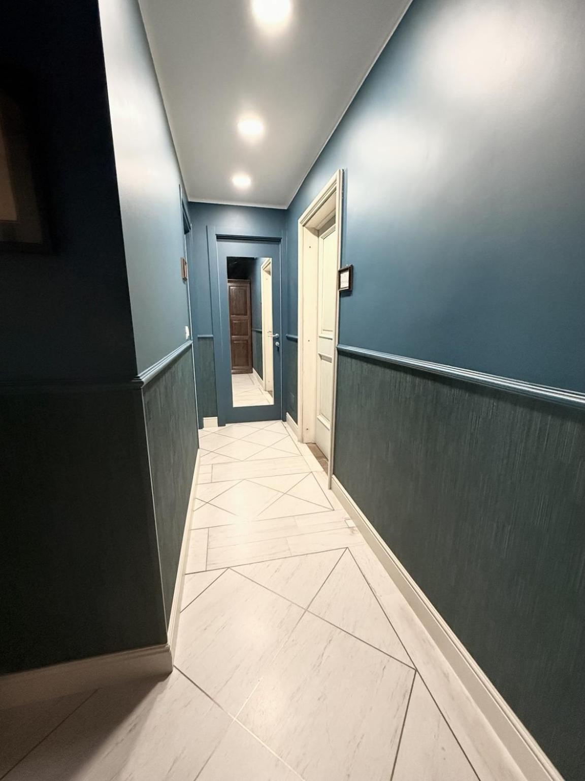 Triple Room Private External Bathroom the Hallway