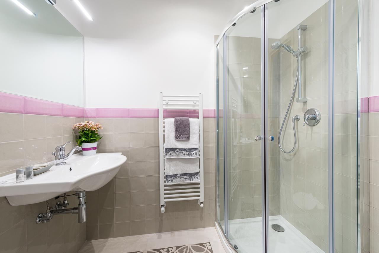 Deluxe Double or Twin Room Private Bathroom