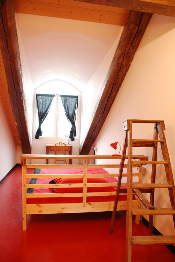 Single Room with Shared Bathroom,608908032:JPEG