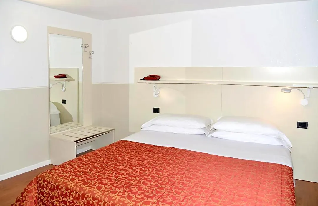 Hotel Amadeus-1